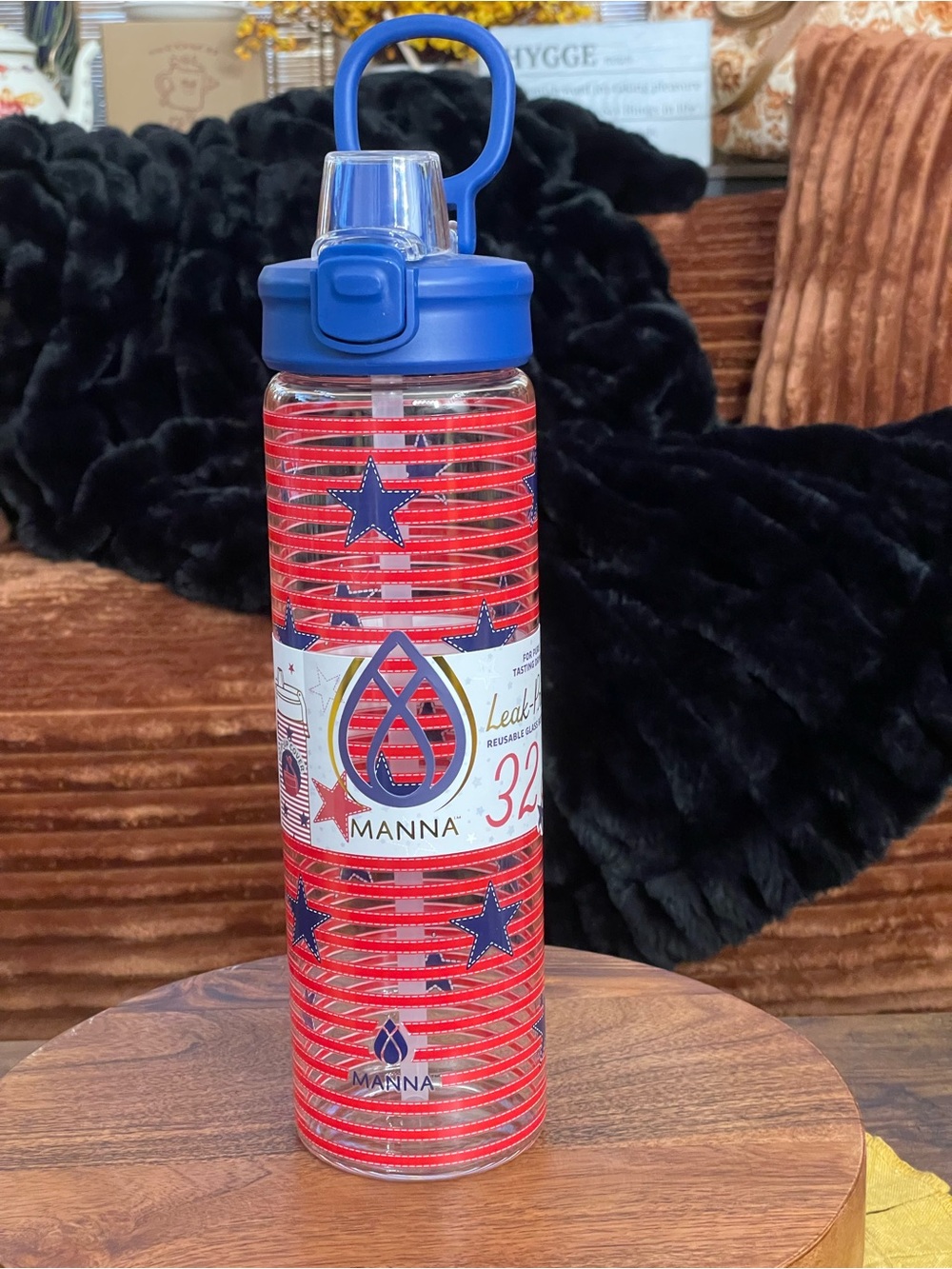 MANNA 32oz Americana Design Glass Flip Top Bottle